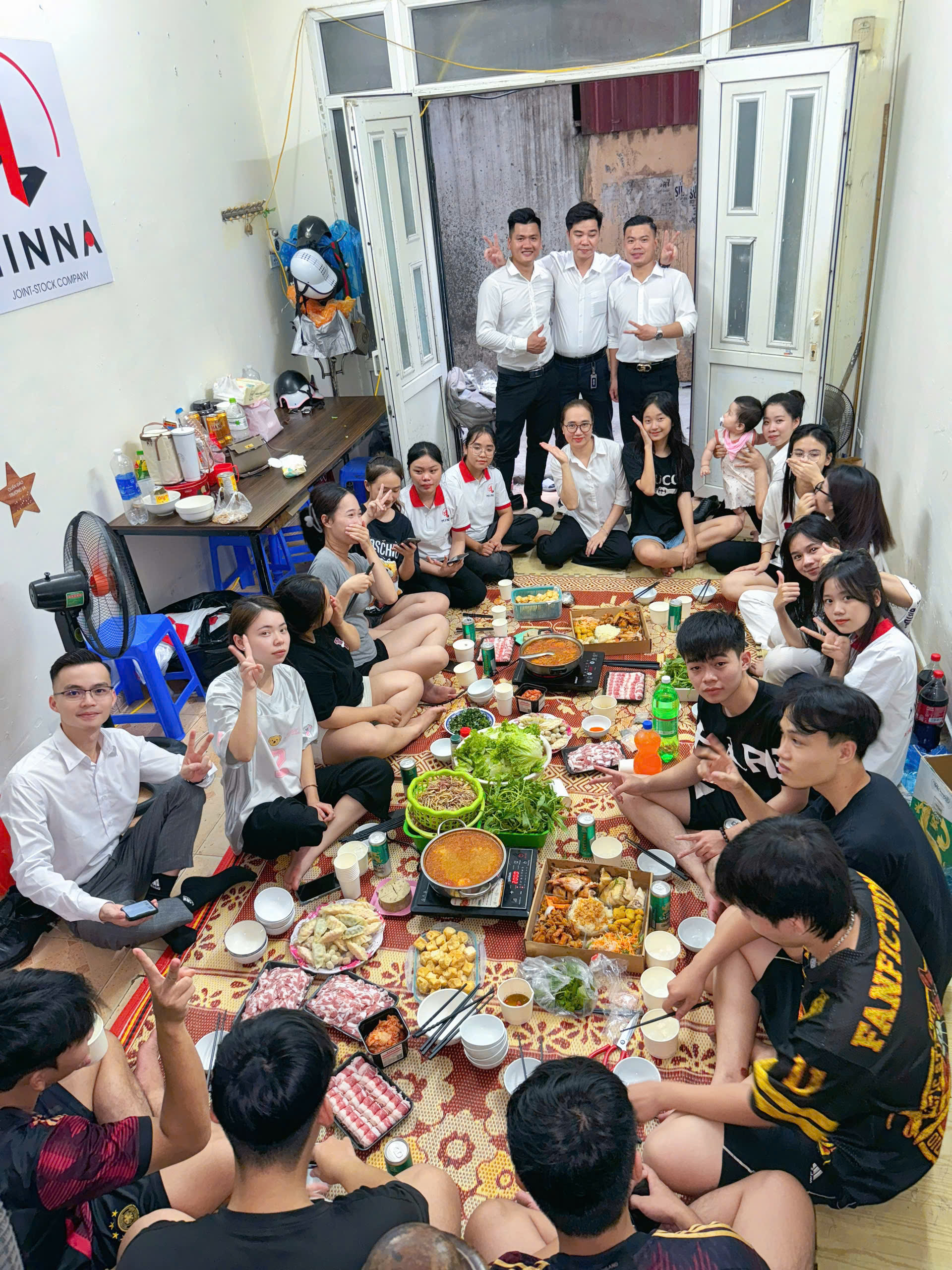 Bữa tiệc chia tay ấm áp